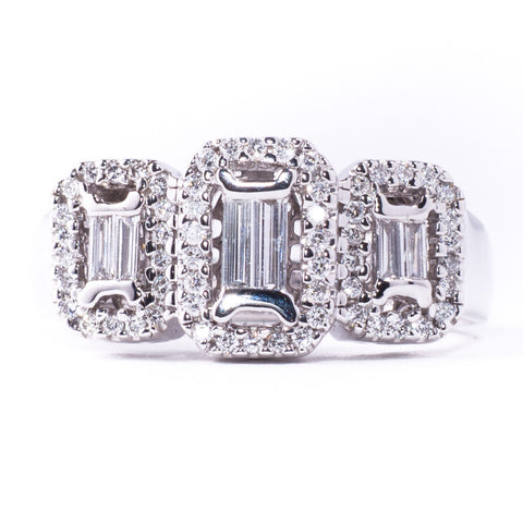 18K White 8.60 gms Diamond 0.29 Carats 0.25 Carats SBG Stone Ring