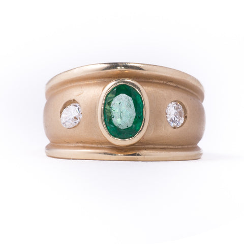 14K Yellow Gold 7.83 gms Diamond 0.38 Carats Emerald 1.25 Carats Stone Ring