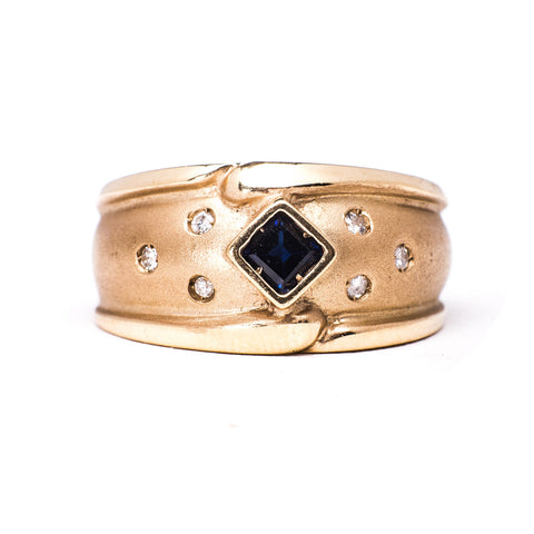 10K Yellow Gold 4.96 gms 0.06 Carats Diamond With 0.30 Carats Blue-sapphire Stone Ring